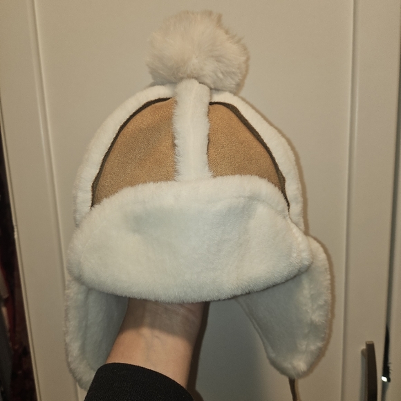 Winter toddler tan boots & winter hat - Picture 5 of 8